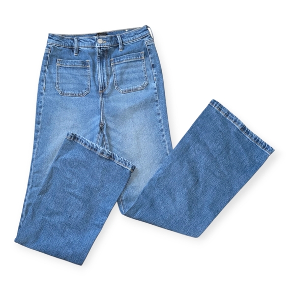 NWT Ann Taylor The Flare Jeans, Medium Wash, Size 6 Petite - Picture 1 of 10